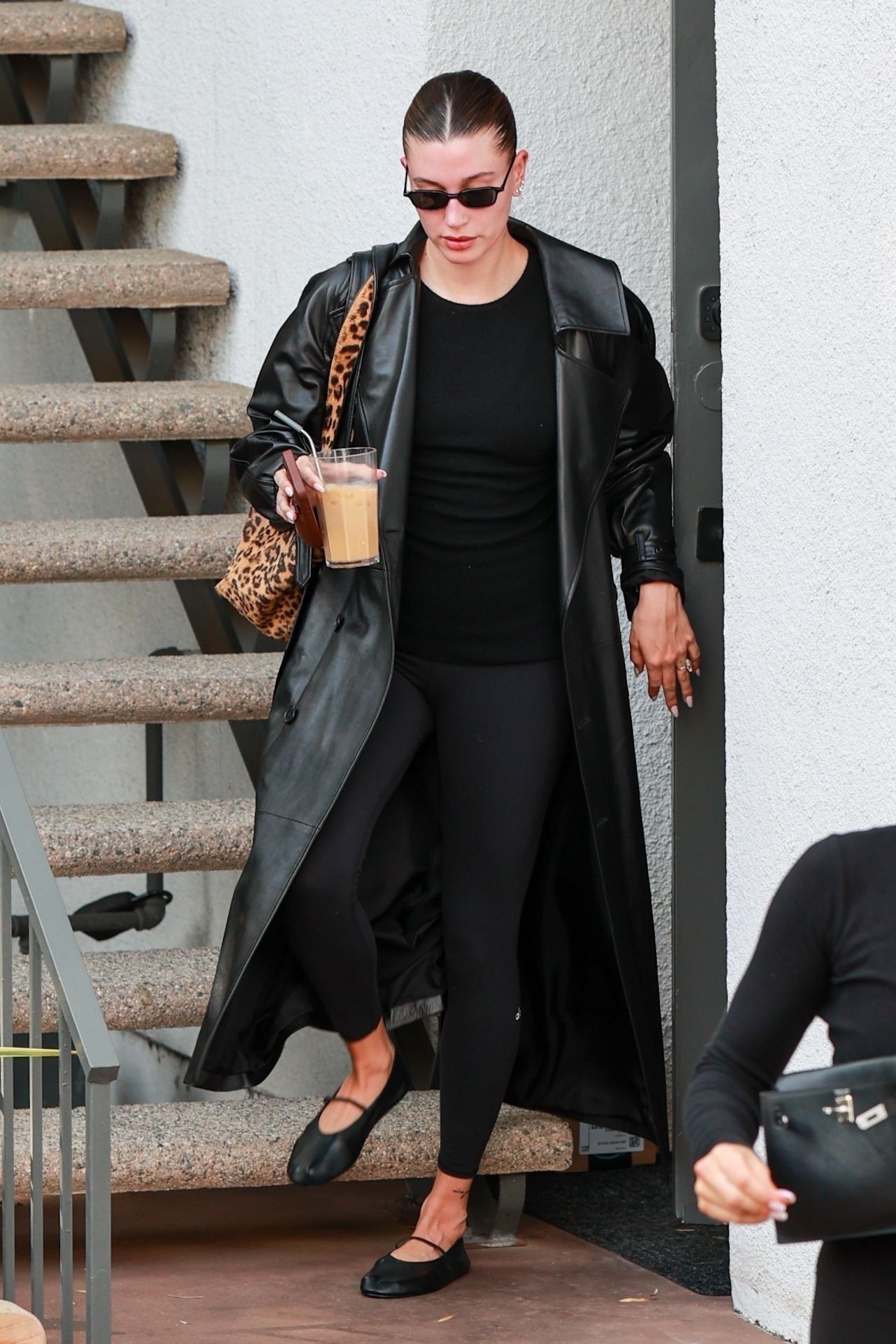 hailey-bieber-channels-matrix-chic-for-pilates-in-beverly-hills-7.jpg (1280×1920)