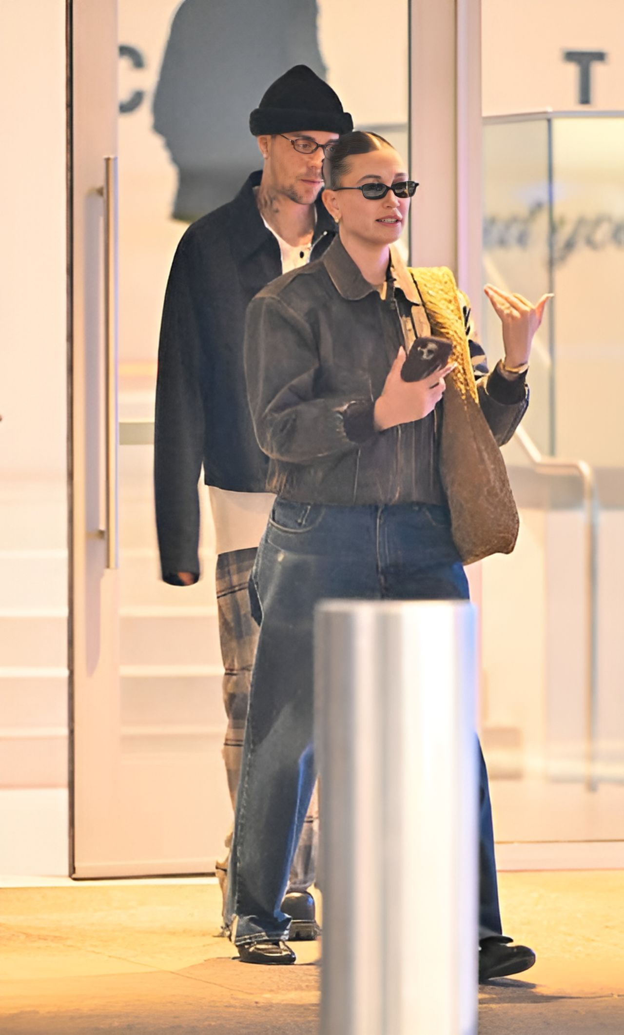 hailey-bieber-elevates-casual-style-with-bottega-veneta-and-rhode-beauty-for-la-date-night-5.jpg (1280×2123)