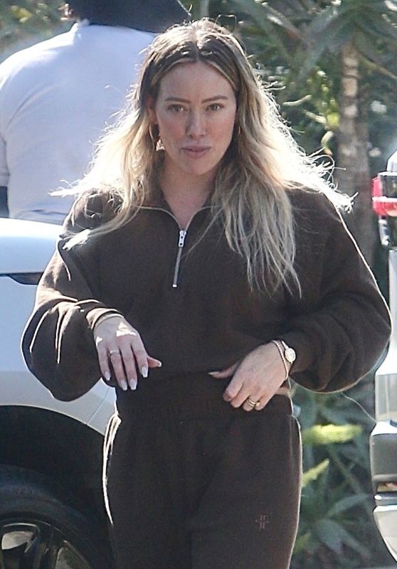 Hilary Duff Spotted Makeup-Free After Workout - 01.20.2025