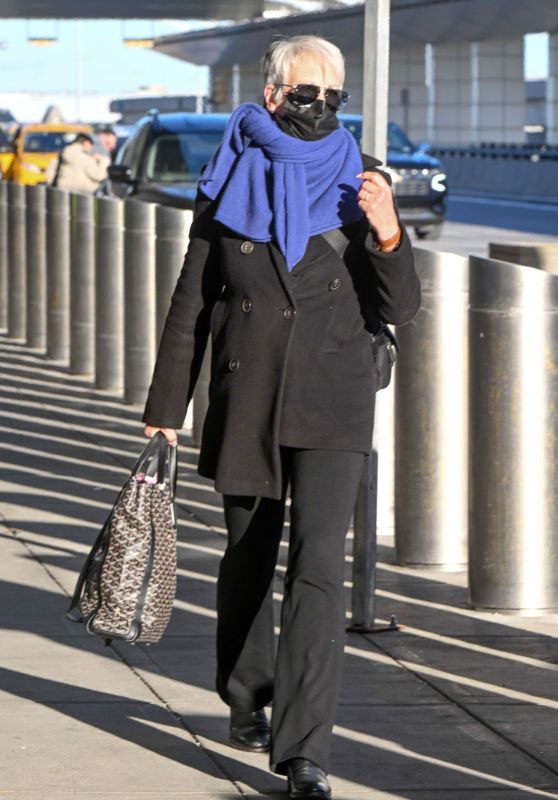 Jamie Lee Curtis Arrives at JFK Airport 01-07-2024