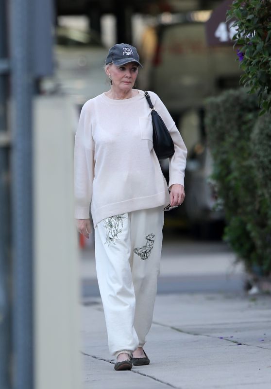 Jean Smart Spotted in LA After Golden Globes Win for Hacks (01.06.2025)