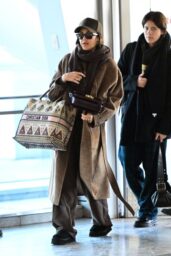 Jessica Alba s Post-Divorce Fashion Statement at JFK 01 20 2025