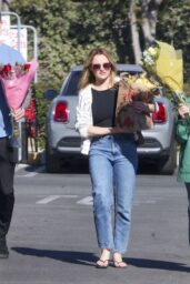 Joey King Joins Sister Hunter and Fiancé Chris Copier for Shopping in LA 01 11 2025