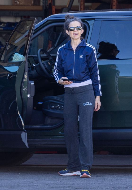 Justine Bateman Spotted Dealing with Flat Tire in LA 01.14.2025