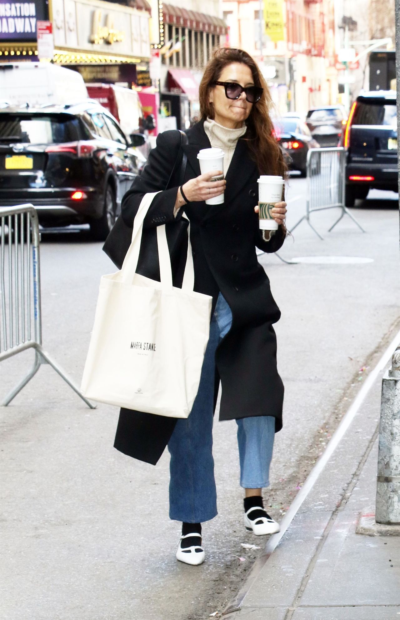 katie-holmes-steps-into-the-timeless-charm-of-our-town-in-nyc-04.01.2025-0.jpg (1280×1987)