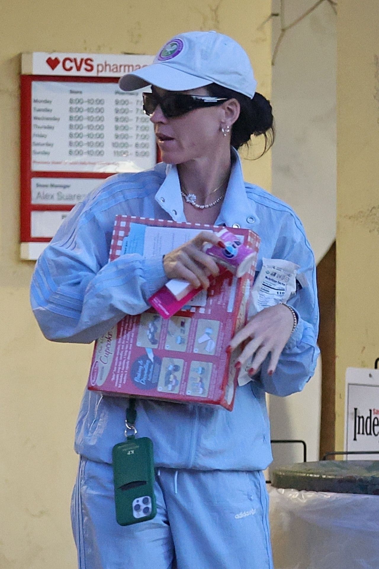 katy-perry-spotted-at-cvs-pharmacy-in-santa-barbara-01.10.2025-2.jpg (1280×1920)