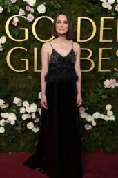 Keira Knightley’s Chanel Elegance and Bold Razored Bob at the Golden Globes