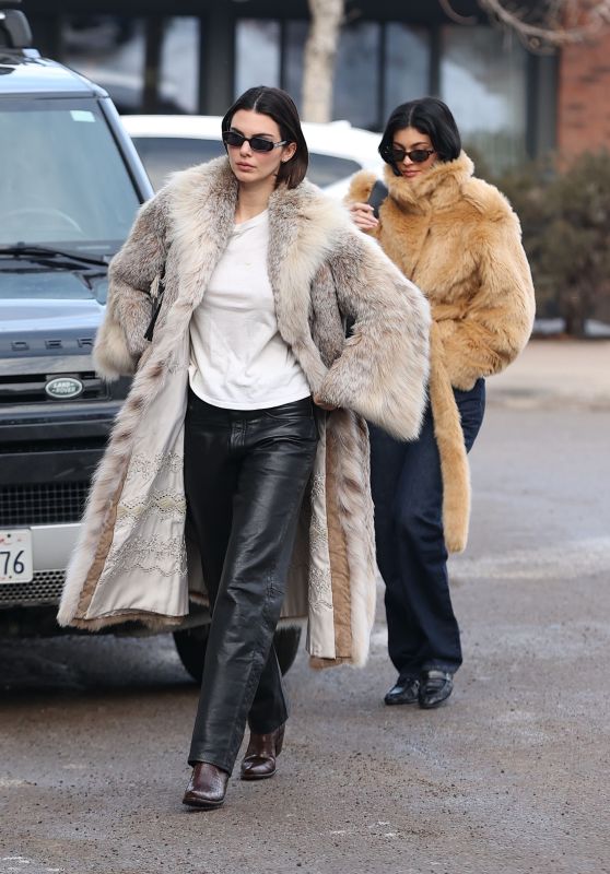 Kylie and Kendall Jenner Arrive for Lunch at The Little Nell in Aspen 01.20.2025