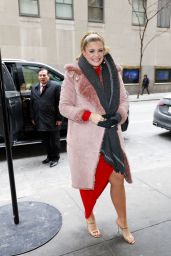 Lauren Alaina Arrives at NBC Rockefeller Building for Kelly Clarkson Show - 01.21.2025