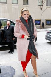 Lauren Alaina Arrives at NBC Rockefeller Building for Kelly Clarkson Show - 01.21.2025