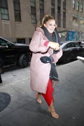 Lauren Alaina Arrives at NBC Rockefeller Building for Kelly Clarkson Show - 01.21.2025