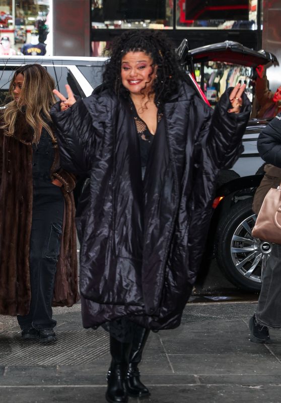 Michelle Buteau Arrives at Today Show - 01.06.2025