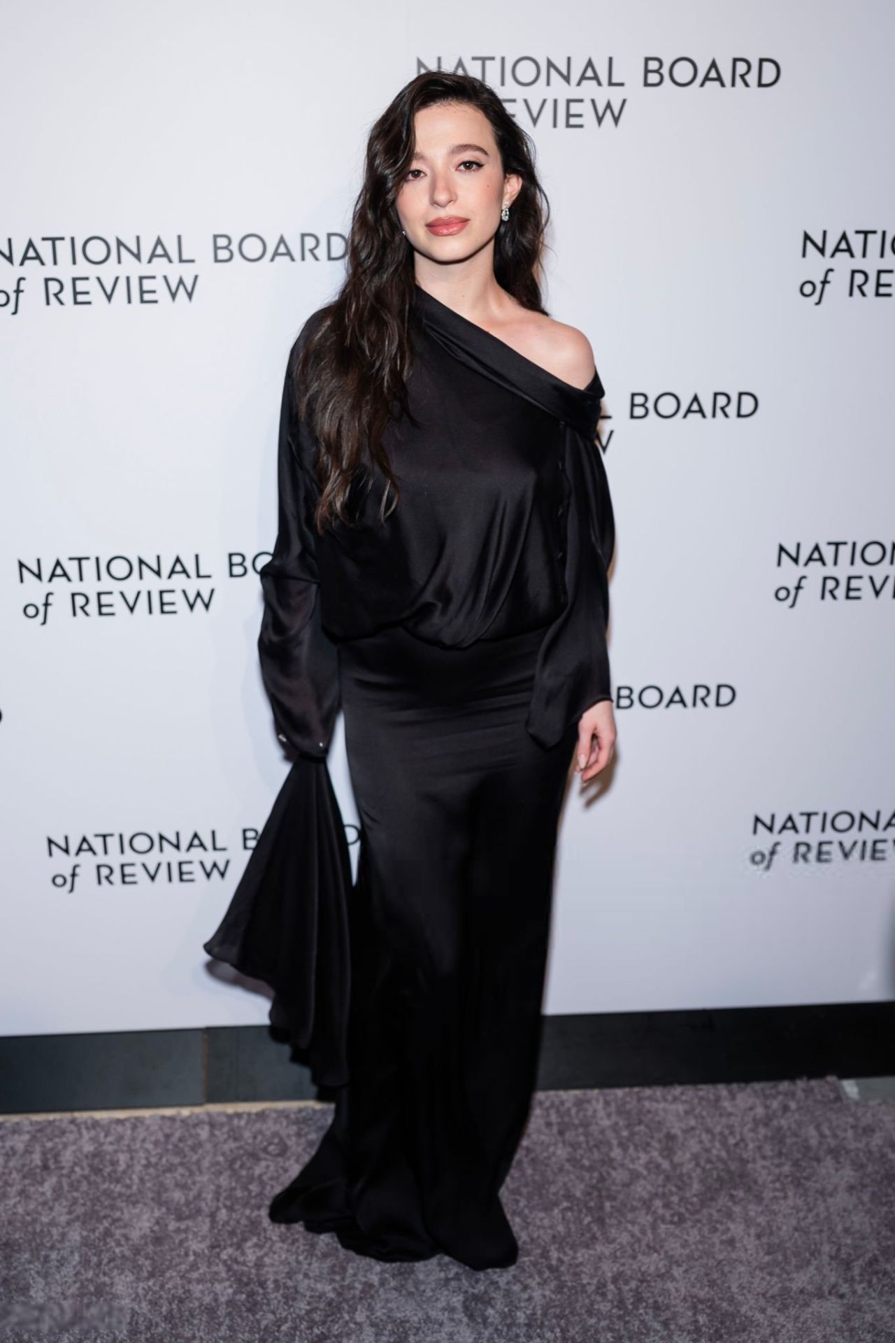 mikey-madison-stuns-in-louis-vuitton-at-national-board-of-review-gala-13.jpg (1280×1920)