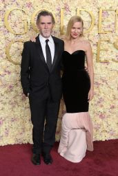 Naomi Watts Dazzles in Schiaparelli Couture at the 2025 Golden Globes