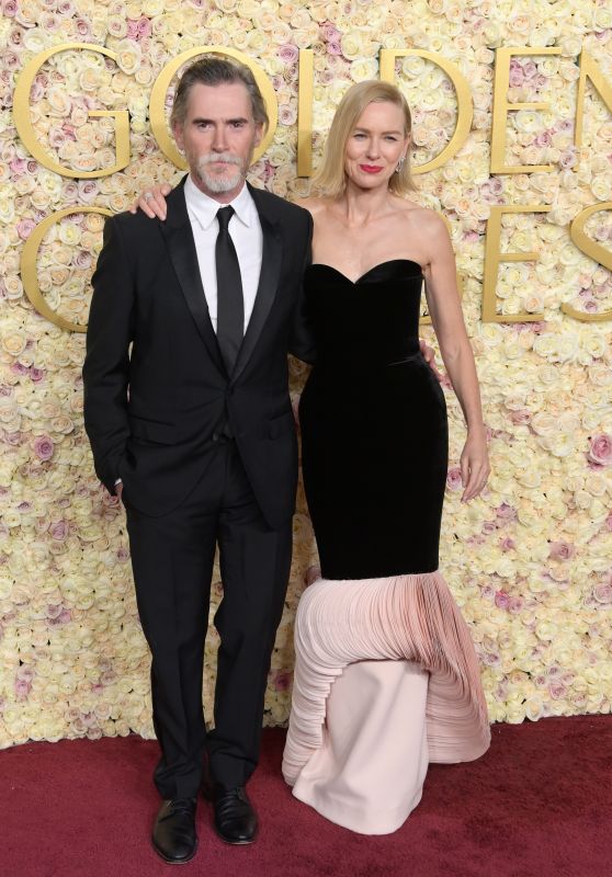 Naomi Watts Dazzles in Schiaparelli Couture at the 2025 Golden Globes