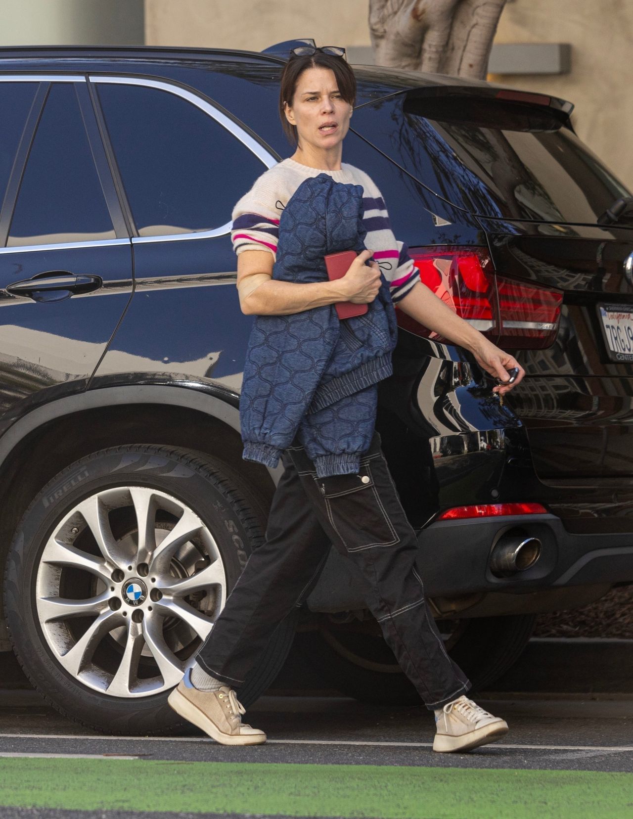 Neve Campbell Spotted Running Errands in Los Angeles 01.07.2025 ...