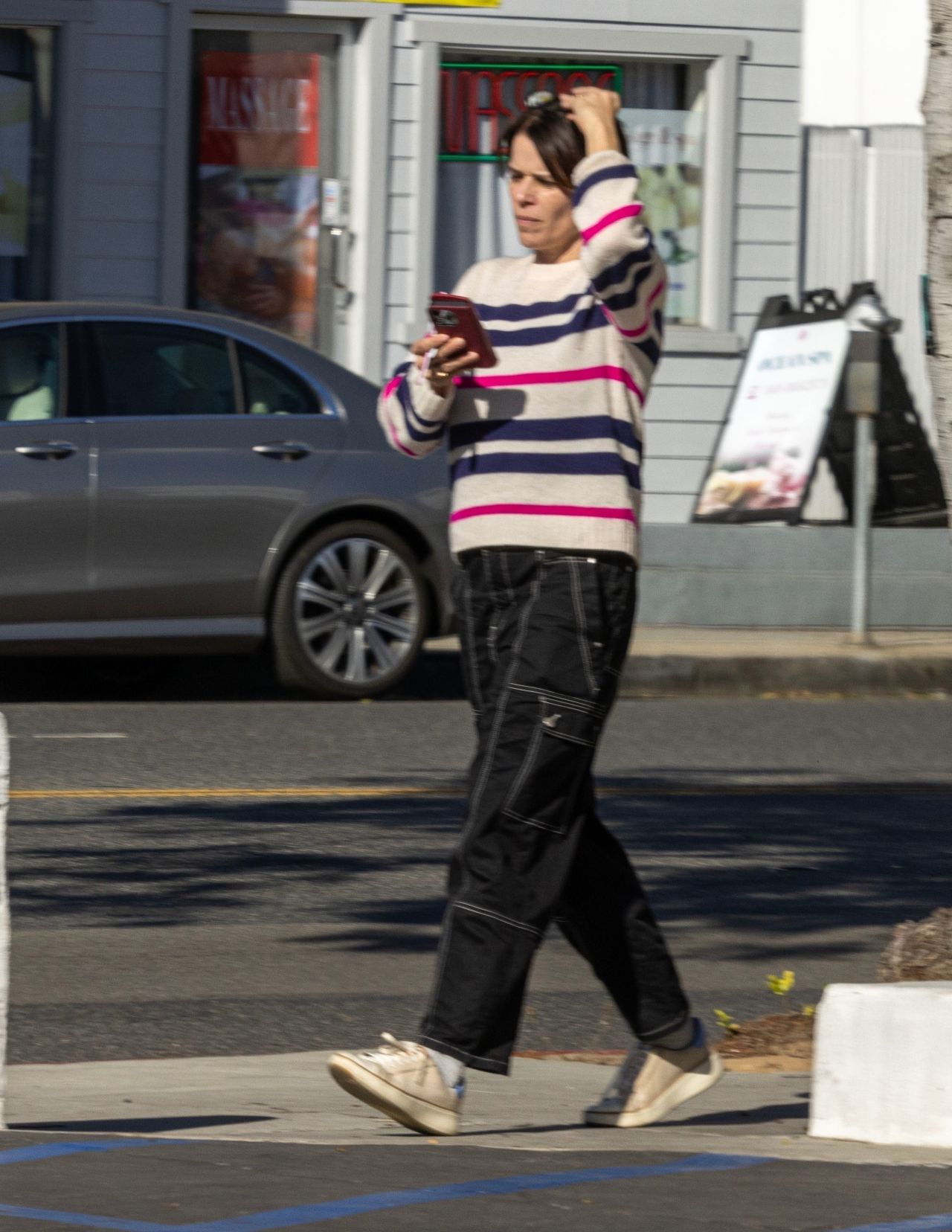 Neve Campbell Spotted Running Errands In Los Angeles 01.07.2025 