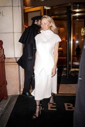 Pamela Anderson Enjoys Paris Fashion Week 01.26.2025
