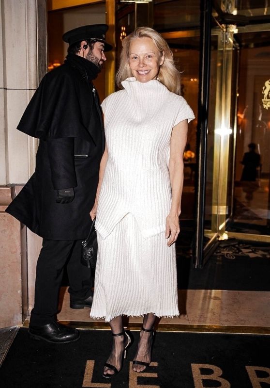 Pamela Anderson Enjoys Paris Fashion Week 01.26.2025