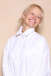 Pamela Anderson’s Minimalist Magic at Jacquemus Fall 2025