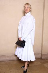 Pamela Anderson’s Minimalist Magic at Jacquemus Fall 2025