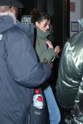 Suri Cruise Surprises Mom Katie Holmes Backstage at 