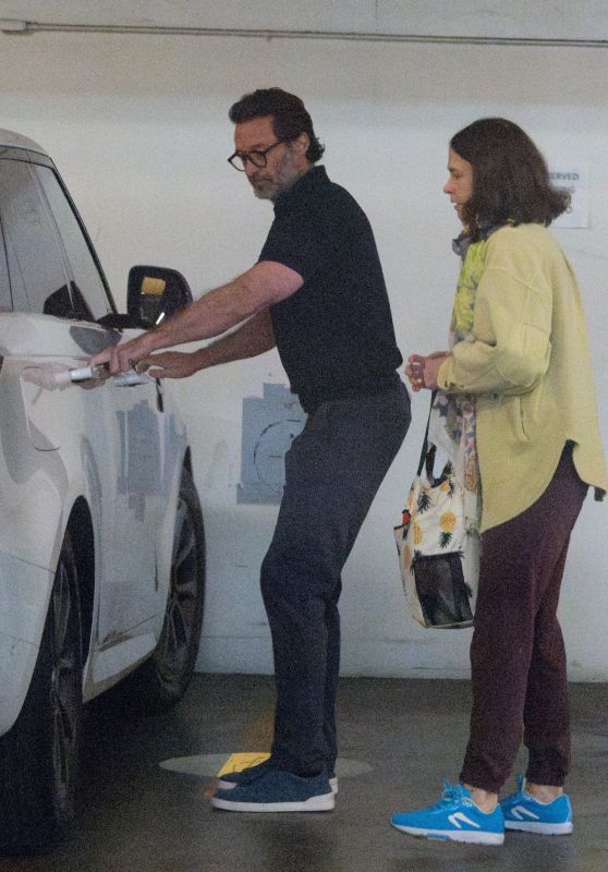 Sutton Foster and Hugh Jackman Go Public with Romance in LA 01.05.2025