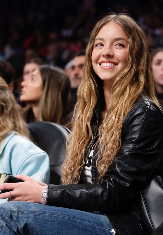 Sydney Sweeney Courtside at Knicks vs. Nets - 01.21.2025