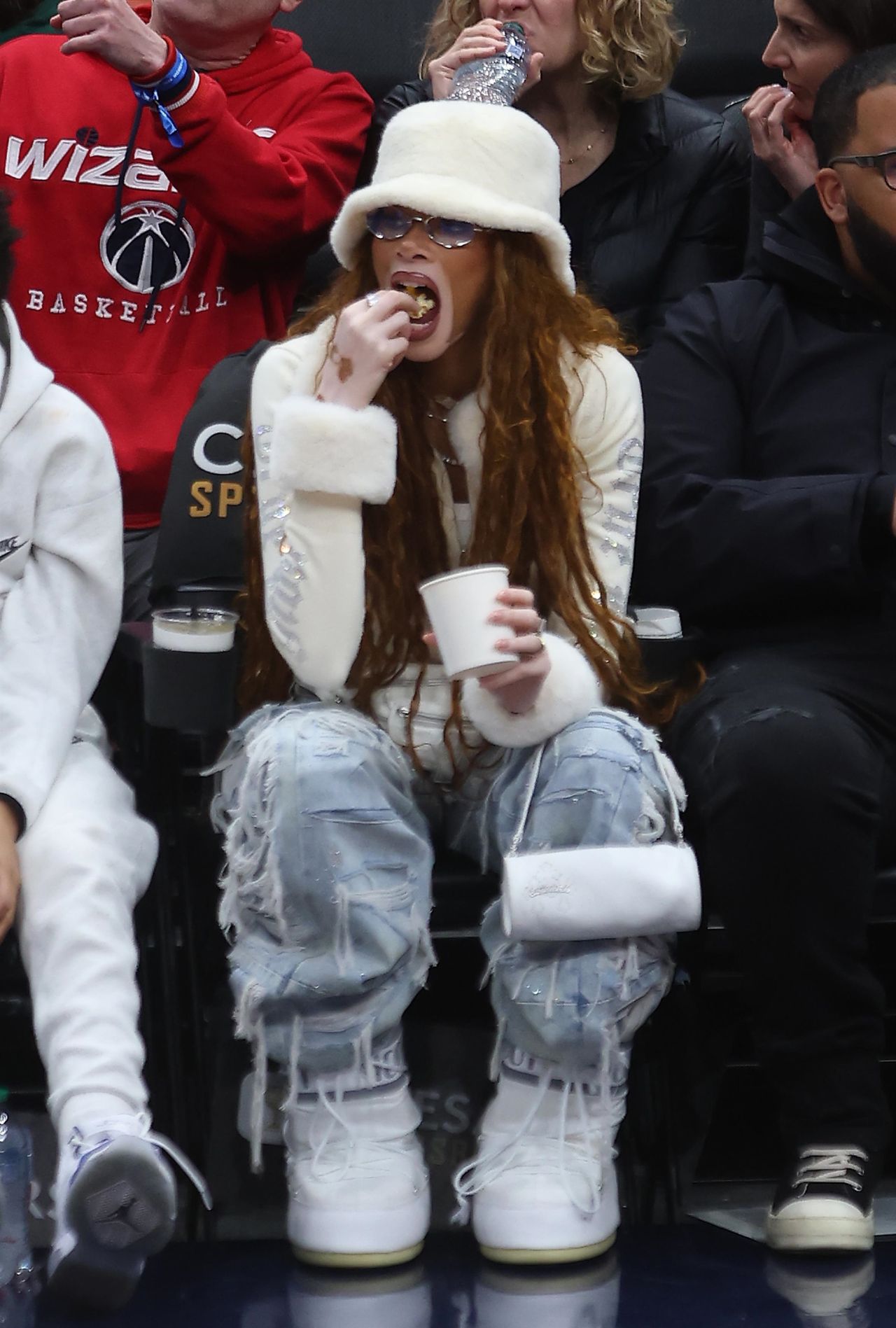 winnie-harlow-courtside-at-washington-wizards-game-01.12.2025-1.jpg (1280×1897)