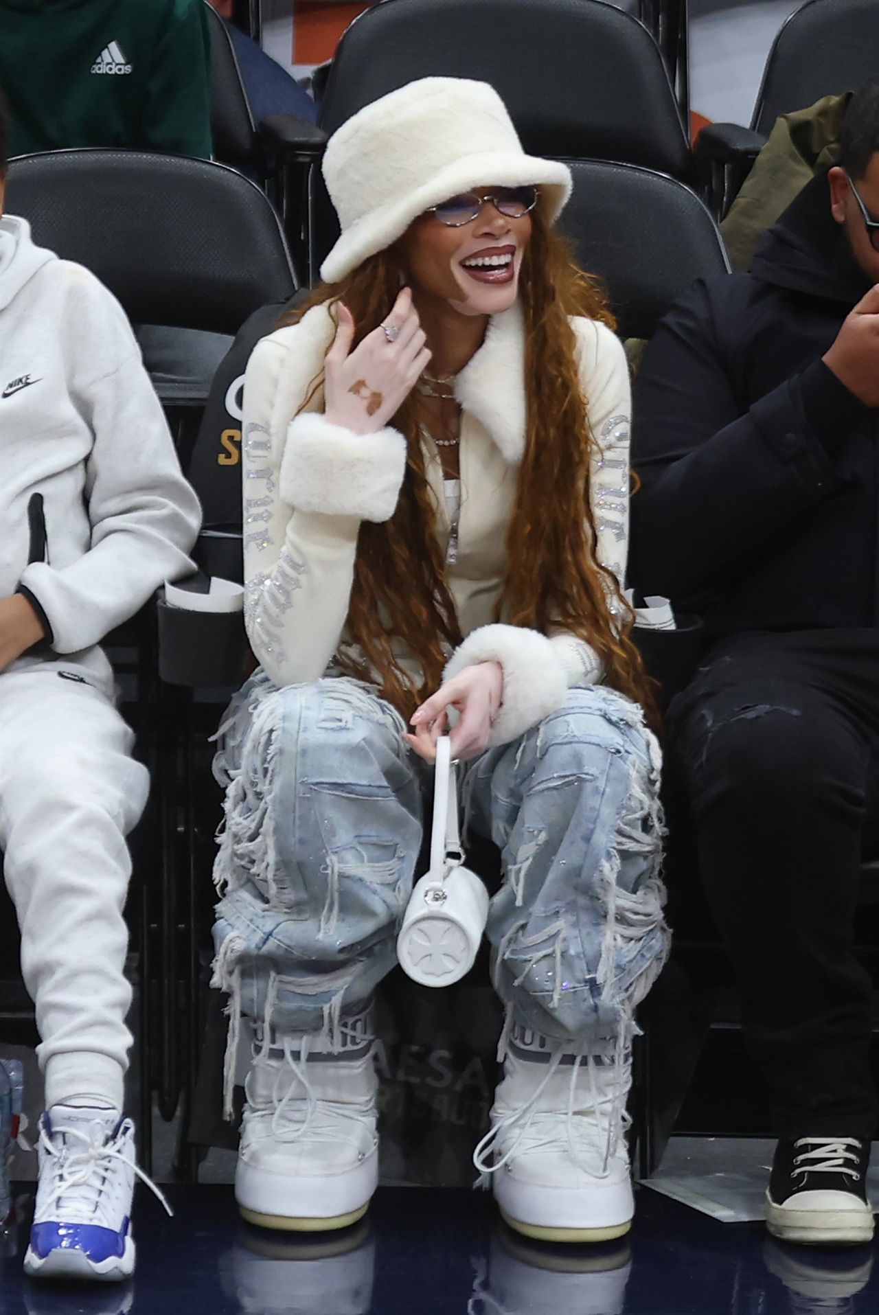 winnie-harlow-courtside-at-washington-wizards-game-01.12.2025-4.jpg (1280×1915)