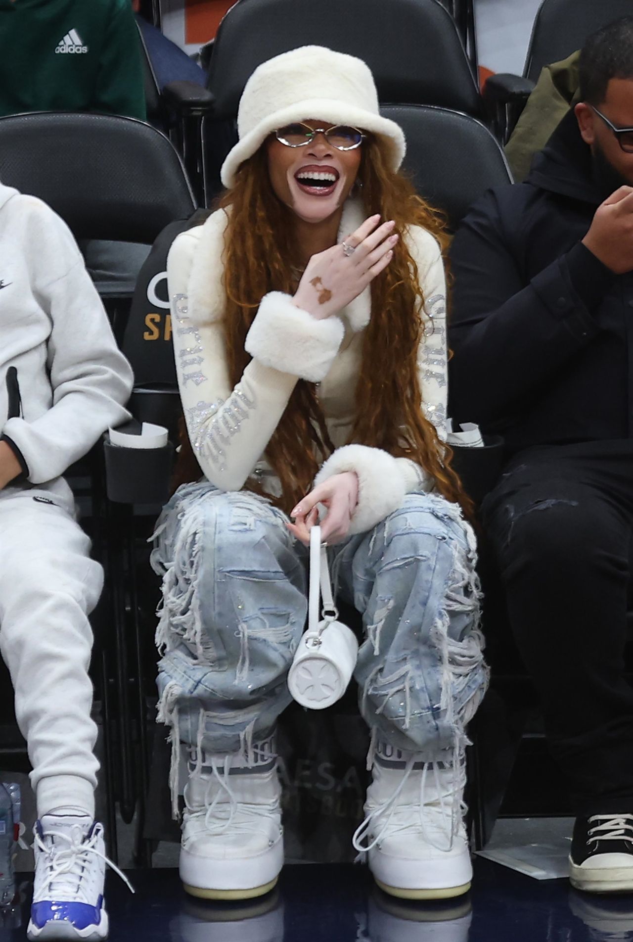 winnie-harlow-courtside-at-washington-wizards-game-01.12.2025-5.jpg (1280×1904)