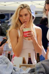 Alexis Ren at Studio City Farmer
