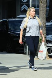 Amanda Bynes Steps Out on Valentine