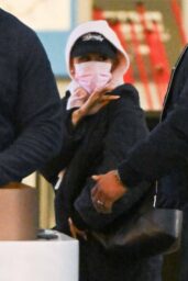 Ariana Grande Arrives at JFK Airport En Route to BAFTAs - 02 16 2025