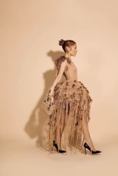 Ariana Grande’s Elegant Critics Choice Look Stuns