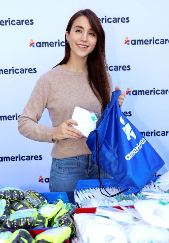 Caylee Cowan Attends BODYWELL & MEND’s Fire Relief Lounge