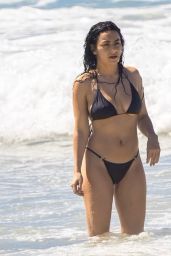 Charli XCX Hits the Beach in Byron Bay - 02.09.2025