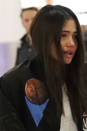 Emma Raducanu Tearful Reunion with Dad at Heathrow - 02.19.2025