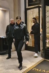 Hailee Steinfeld Heads Out to Dinner in Milan - 02.25.2025