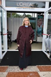 Isabella Ferrari at Sanremo 2025 with L
