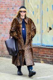 Jennifer Lawrence s Chic Leopard Print Look in NYC - 02 12 2025