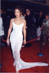 Jennifer Lopez Stuns at 