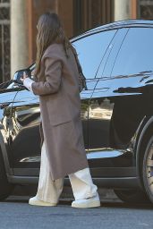Jessica Alba Spotted at Lunch with Daughter in Westwood - 10.02.2025