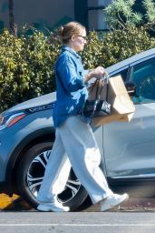 Kristen Bell Grabs Takeout from All Time in Los Feliz 02-01-2025