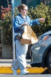 Kristen Bell Grabs Takeout from All Time in Los Feliz 02-01-2025