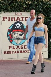 Lady Gaga Dines at Les Pirates, Nice - 10.05.2012