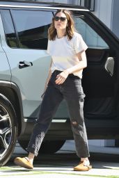 Mandy Moore Gets Manicure Before Picking Up Newborn in LA - 02.20.2025