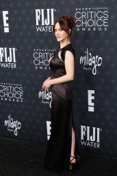 Rachel Brosnahan Stuns at 2025 Critics Choice