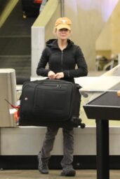 Renee Zellweger Arrives in Los Angeles Amid Rumors - 02 15 2025