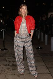 Rosie Huntington-Whiteley’s Burberry Comeback Steals LFW Spotlight